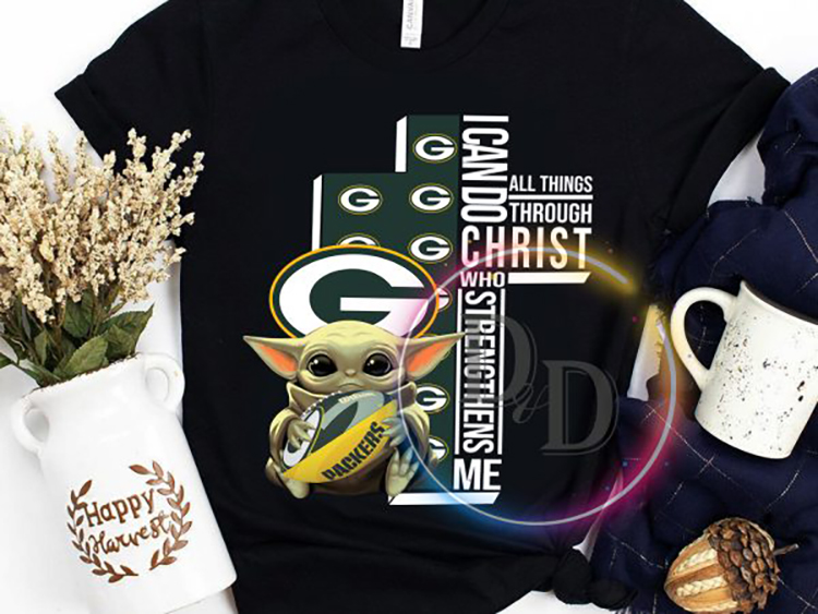 Baby Groot and Baby Yoda hug Green Bay Packers shirt