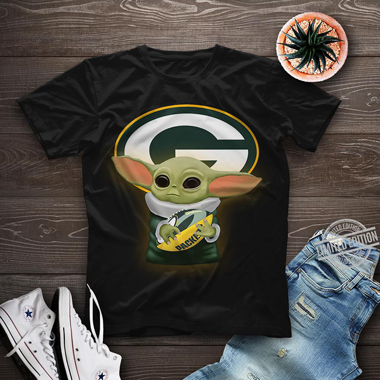 Baby Groot and Baby Yoda hug Green Bay Packers shirt