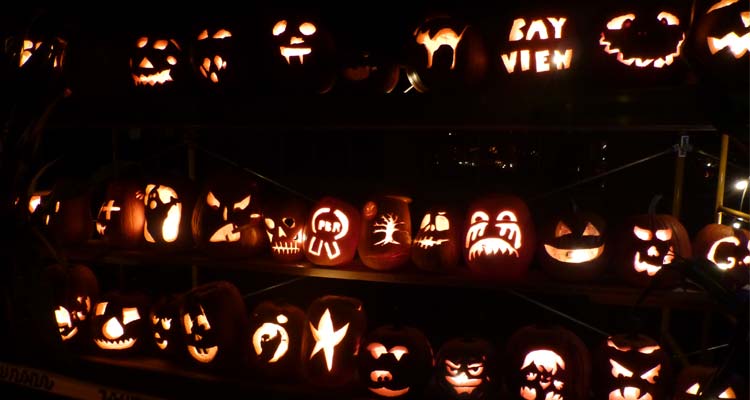 Packers fans get creative with pumpkins for Halloween