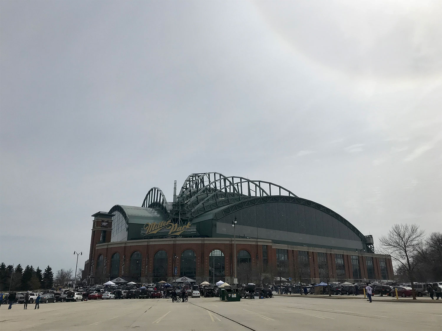 Revised Brewers stadium deal lowers Milwaukee's commitment