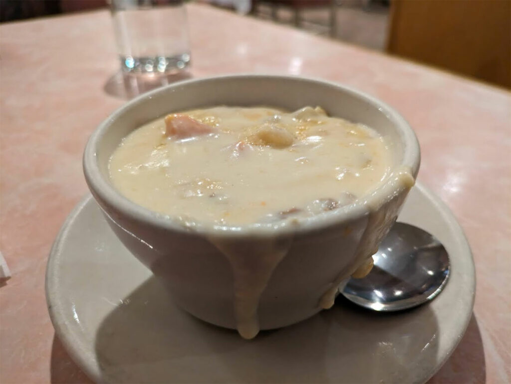 Milwaukee’s Brass Key Restaurant & Lounge has lowkey fish fry