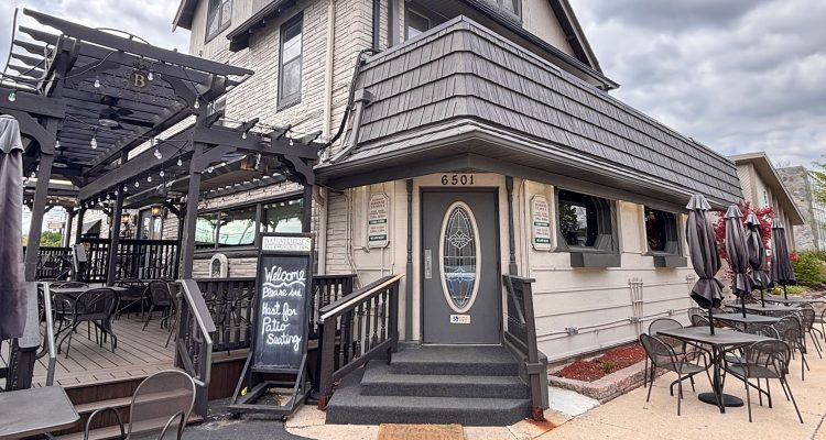 Exterior of Balistreri's Bluemound Inn